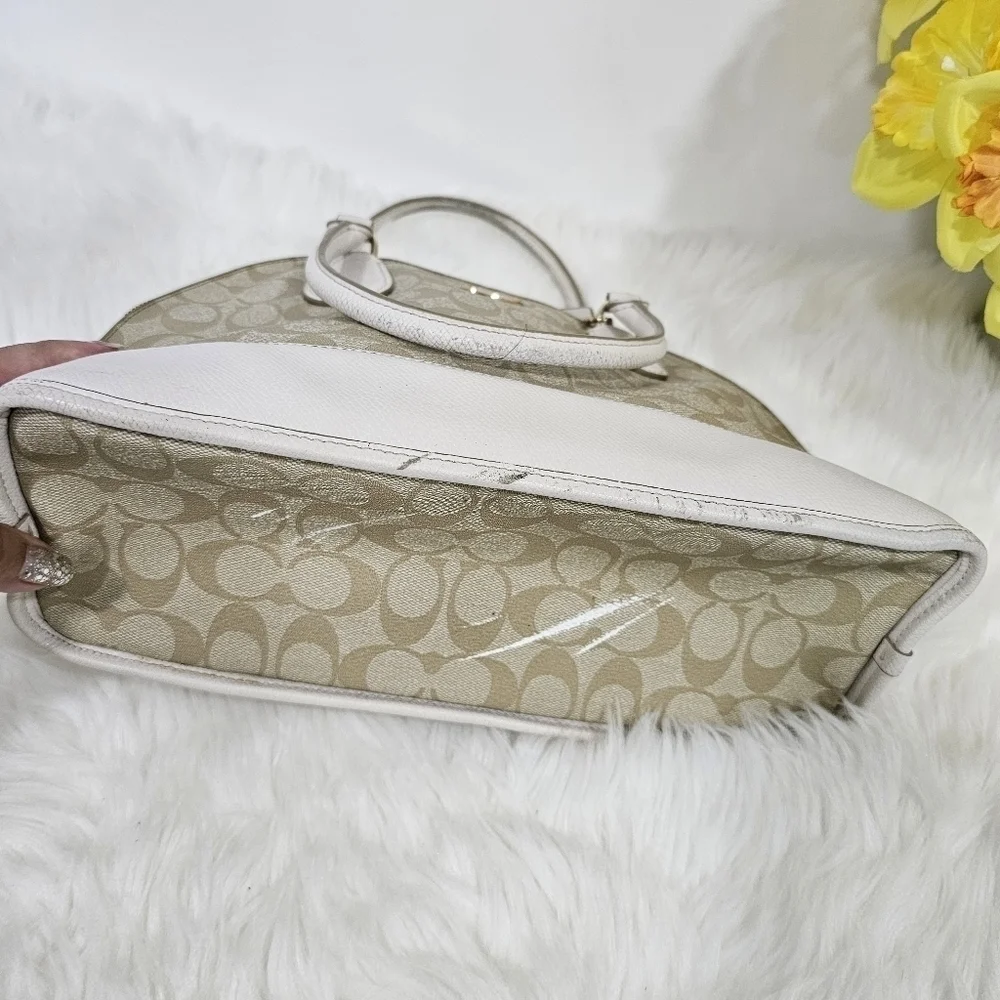 Coach Cora signature khaki